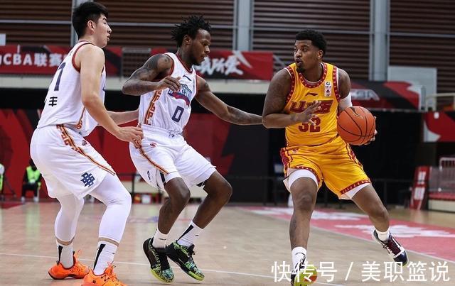 外援|CBA廣東男籃遇麻煩，功勛外援不滿(mǎn)球隊(duì)，質(zhì)疑朱芳雨，會(huì)被裁么？