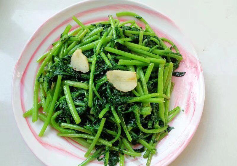 我家深秋早餐，一菜两主食，耐饿又暖和