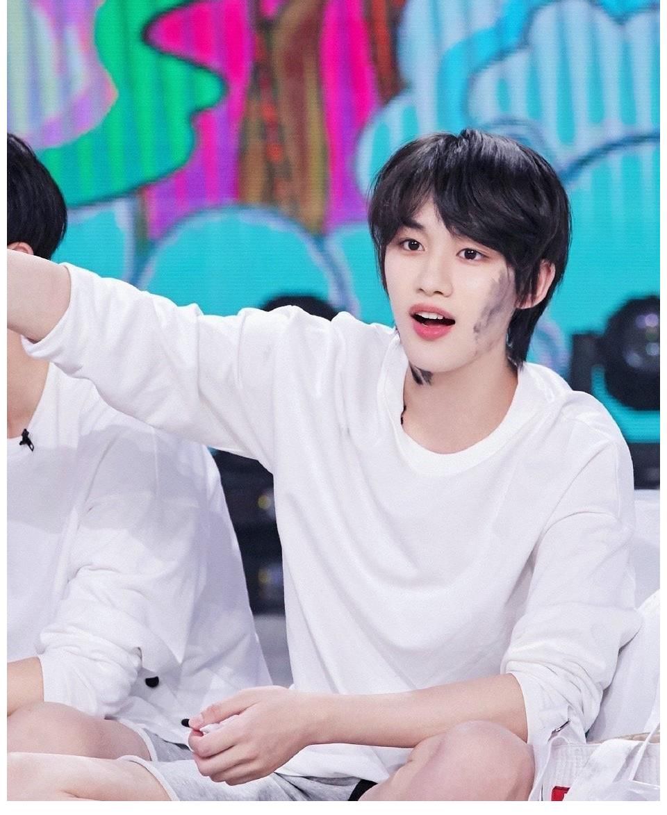 张真源|夏日少年派开录,丁程鑫张真源2家粉丝开始应援,七人团却无缘合体