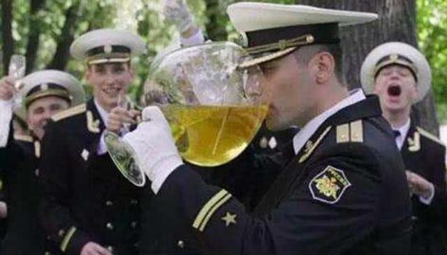 酒桌上|苏联法则,谈事前先喝酒,越南印度皆醉倒,中国却喝倒一片苏联人