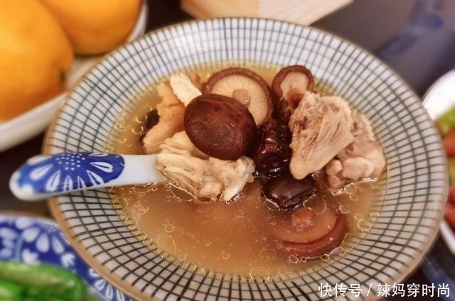 和儿子的晚餐，三菜一汤，花了90元，有人评论太奢侈