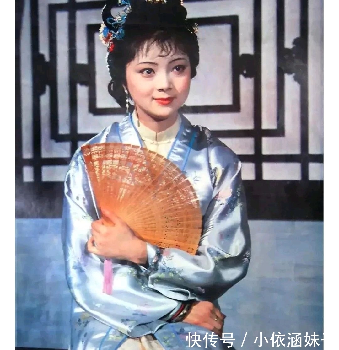 薛家$薄命司排第一的薛宝钗,自然结局悲惨,失了富家小姐身份,无人管