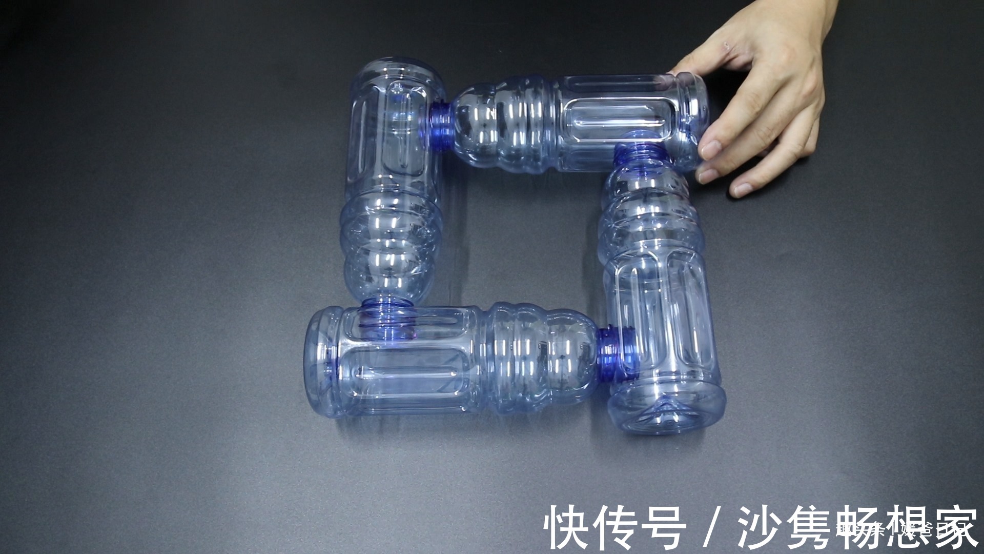 小鱼缸|用5个塑料瓶制作一个四方形的小鱼缸,这个废品利用,太棒了