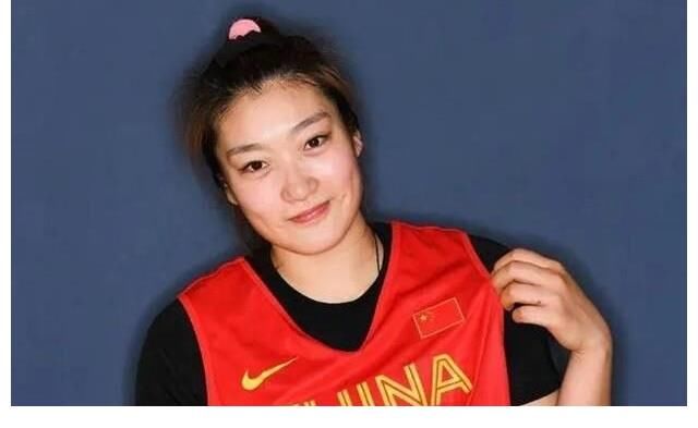 世青賽|“女版詹姆斯”李夢：女籃的硬核甜心，拒絕西班牙富商只嫁中國人