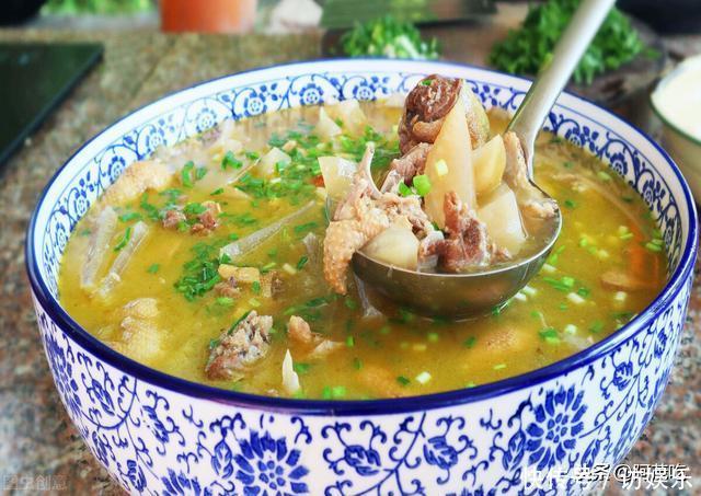 手把手教您炖鸡汤,营养美味,全身暖呼呼