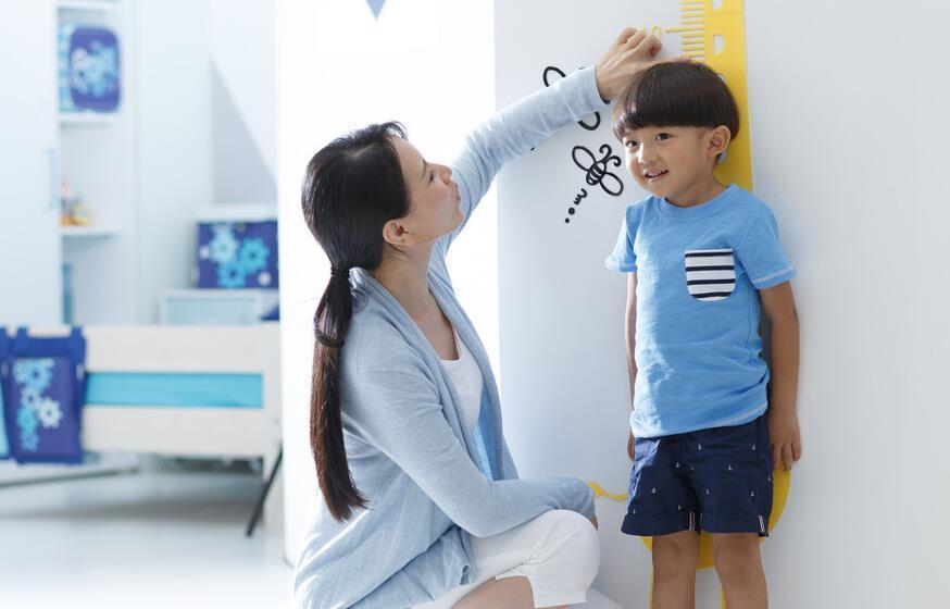 孩子|3种水果是孩子长高的“绊脚石”,65岁儿医:孩子发育慢,少吃