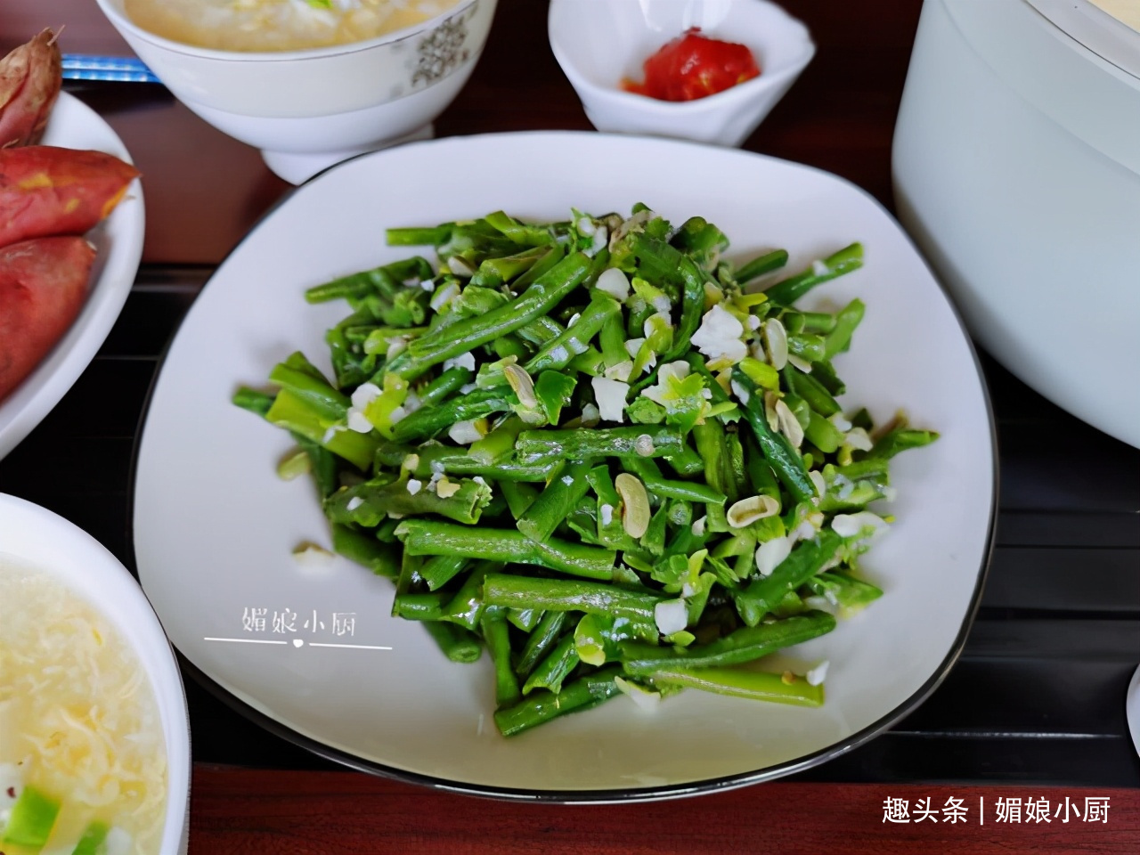 50岁阿姨复刻妈妈的早餐，咸味蛋花粥，蒜香缸豆，记忆里的家味道