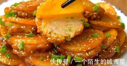 好吃|4个土豆1斤肉，教你最好吃的做法，酸甜开胃香而不腻，太好吃了