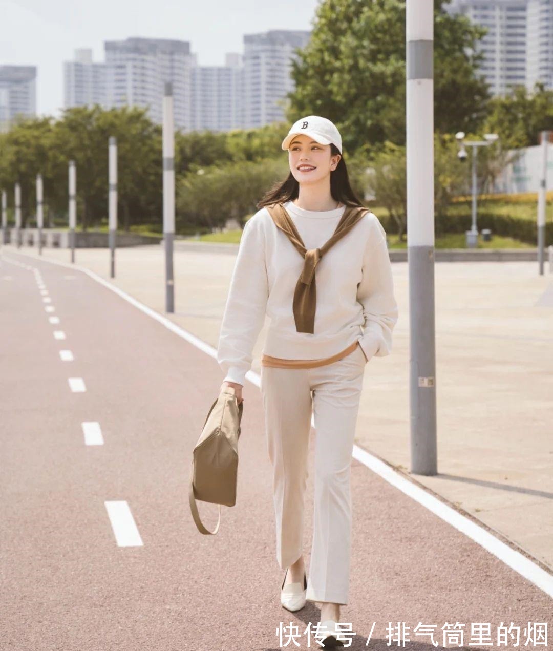 女人 真正会打扮的女人,入秋后都离不开这3种颜色,洋气显白有气质