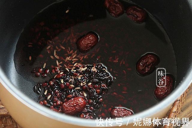长寿米|秋凉了，早上喝这粥最养人，成本5块钱，香甜好喝，营养足好消化
