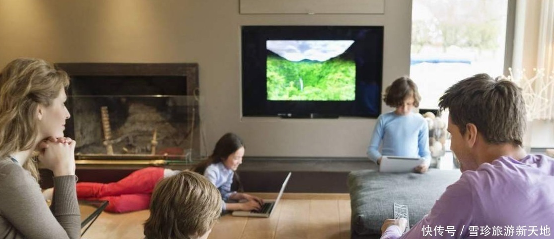 电视机前|过度用眼对儿童的发育造成不良影响,应如何引导儿童观看电视