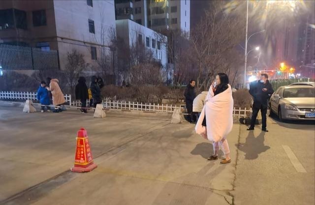 油菜花|门源地震:牦牛受惊奔逃,有人裹被子避险,有人不忘喊姐姐一起跑