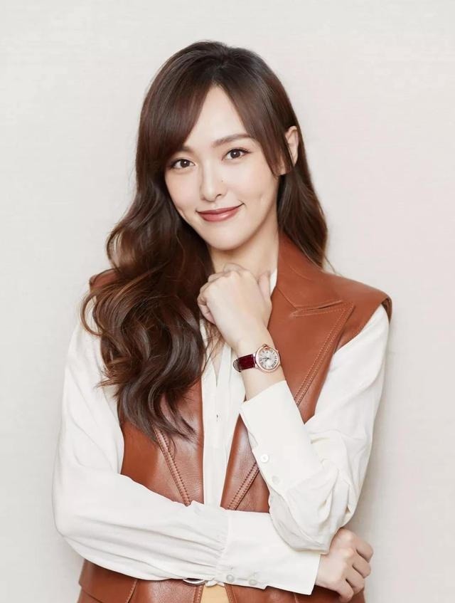 小编建议 女人手表戴左手好,还是右手好别再戴错被人笑话,多了解不吃亏