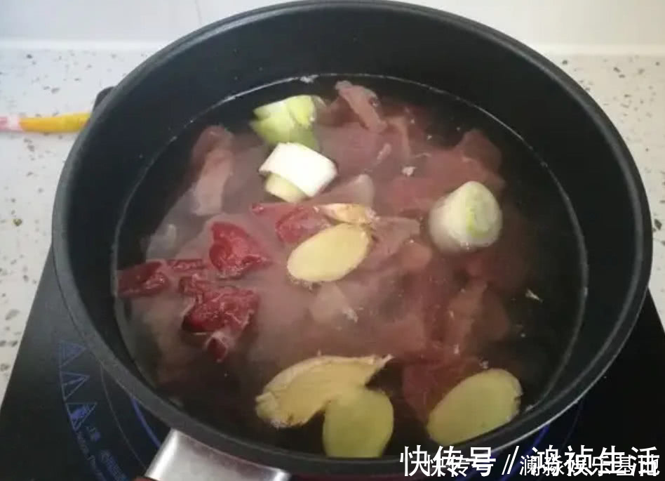 在家炖牛肉时，放点“它”比高压锅炖出来的还软烂，不懂快学学吧