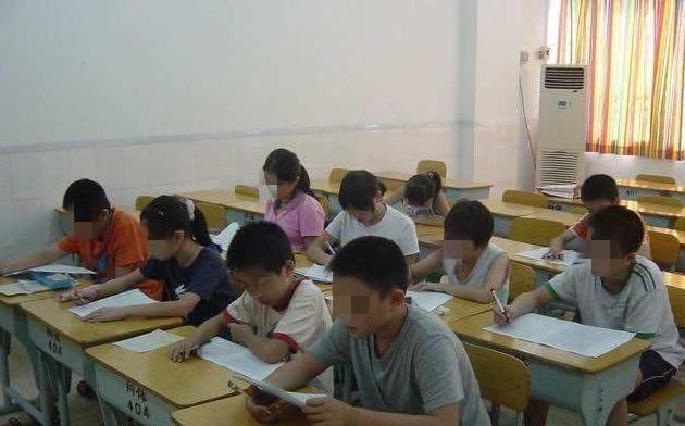 倒数第一|“请倒数第一名的家长发言”,妈妈一席话后,老师却羞愧道歉