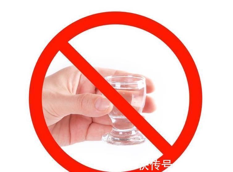 糖友|糖尿病人喝酒后到底是血糖升高?还是会低血糖?