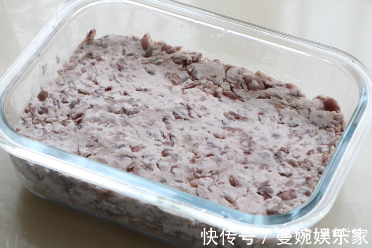 绿豆雪糕|夏天红豆别煮粥了，加半碗糯米粉一蒸，清凉又解暑，比凉糕好多了