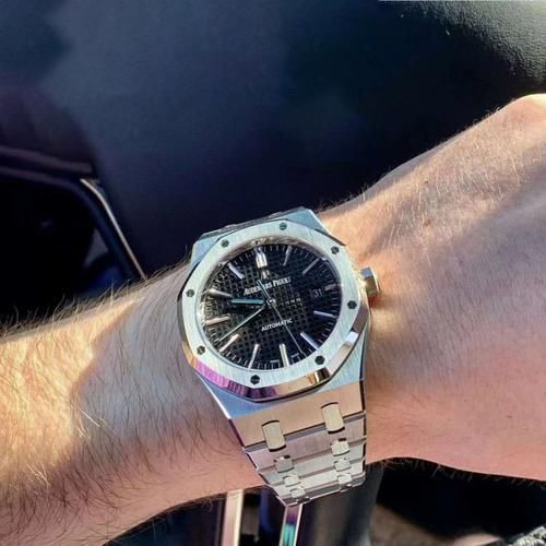 表款 戴劳力士的不一定有钱,但戴这几款表的人,一定不差钱