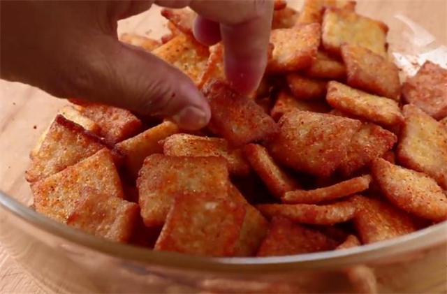 家里剩米饭不用愁了,教你做金黄酥脆的锅巴,咬一口下去嘎嘣脆