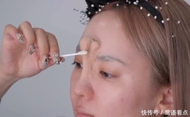 化妆大佬要将自己倒过来,开始:什么鬼?最后:受我一拜!