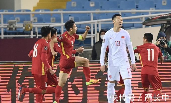 中国队|国足门将颜骏凌上越南头条:越媒晒他第3次从球门里捡球