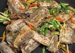  冰箱里有带鱼，送您美味的家常带鱼做法，试试吧