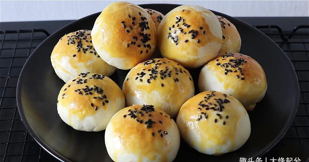 好吃|8块一个的蛋黄酥,在家自制低成本,一口酥掉渣,比外面卖得好吃