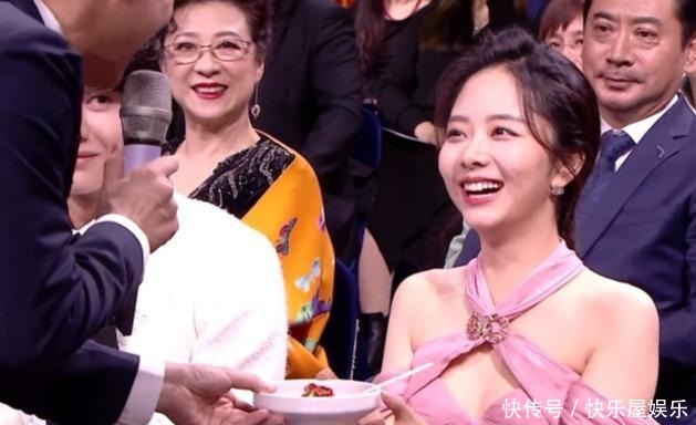 这一|何炅给嘉宾发吃的这一环节好有趣啊,明星们可以光明正大吃东西了