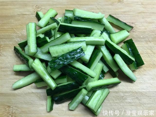 凉拌黄瓜,先放盐就错了,老妈用了40年的方法,清脆爽口嘎嘣脆