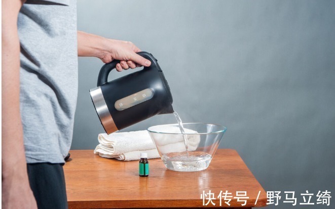 一日三餐|长期喝电热水壸烧的水，对身体危害有多大看完你就知道了