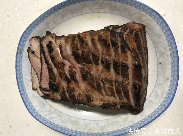 炸扣肉,直接油炸是大错,牢记4个技巧,金黄红润,布满了虎皮泡