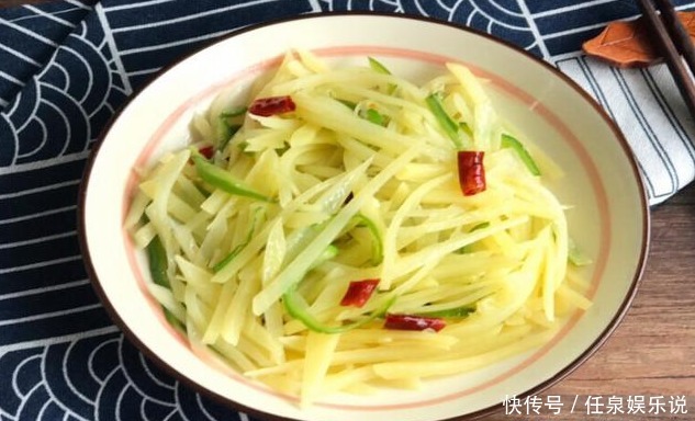 不粘锅|炒土豆丝前,用水冲洗是错的!老厨师教您一招,土豆丝爽口不粘锅