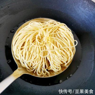 这道自制方便面简单成这样，再不做我真的哭给你看