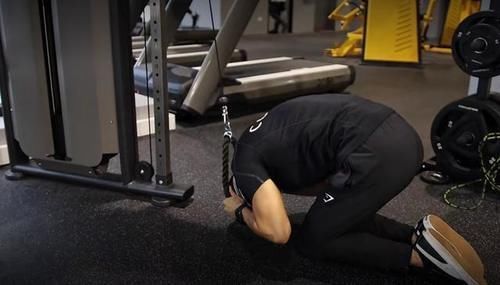 弯举|胖子也有春天,英国大码超模140斤,却拥有让人羡慕的沙漏身材