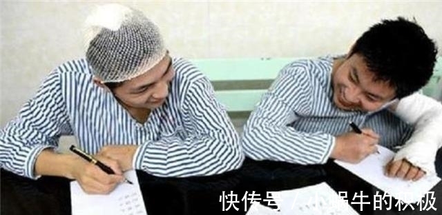 少年英雄|当年宁愿错过高考，也要救下全车人的2位“夺刀少年”，后来怎样