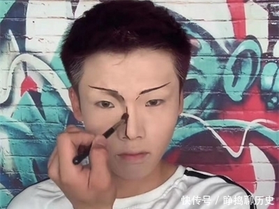 走红|大神仿妆“女帝”走红,开局:来凑凑热闹,结局:这是换头了吧?