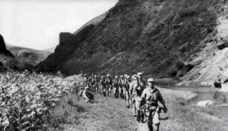 麻利嫂|她救下司令和三百名战士,司令苦寻她30年,其子交给司令一个木盒