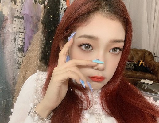 硬糖成员美甲，陈卓璇黑白配，看到希林娜依：不配拥有！