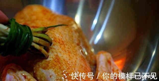 电饭锅|把整只鸡放进电饭锅,不加一滴水,出锅差点连骨头都吃了