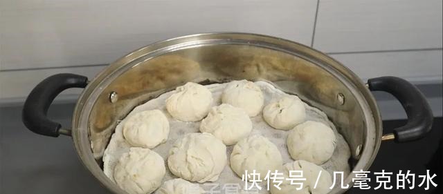 包子这样做,柔软鲜嫩,不用揉面、不用擀皮,做法简单又营养!