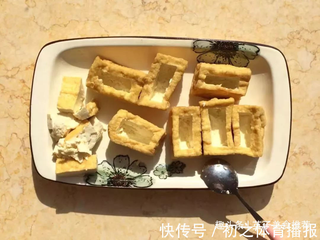 做法|豆腐新做法：好看又方便的肉酿豆腐盒子！