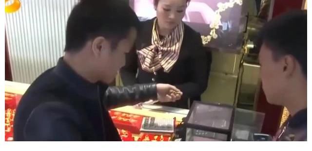 变形计重情义主人公,临别给农村爷爷磕头又盖新房,可惜结局伤感