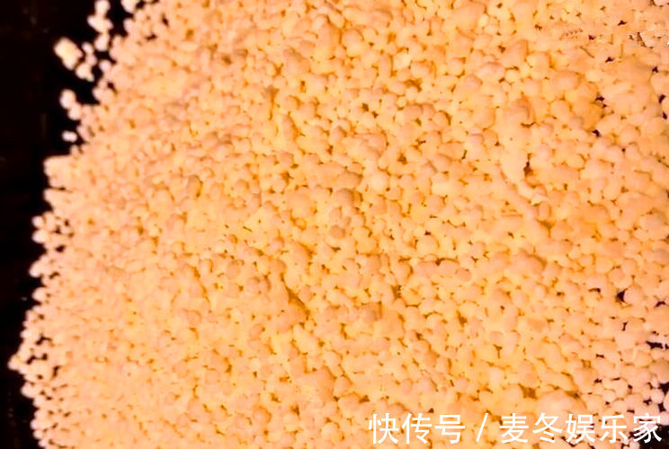 做疙瘩汤时，不要直接搅疙瘩，教你2个技巧，疙瘩又小又圆，好看