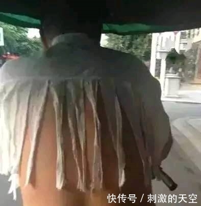 |搞笑图片幽默段子笑话：哈哈，兄弟你的衣服破成布条了还穿出来啊