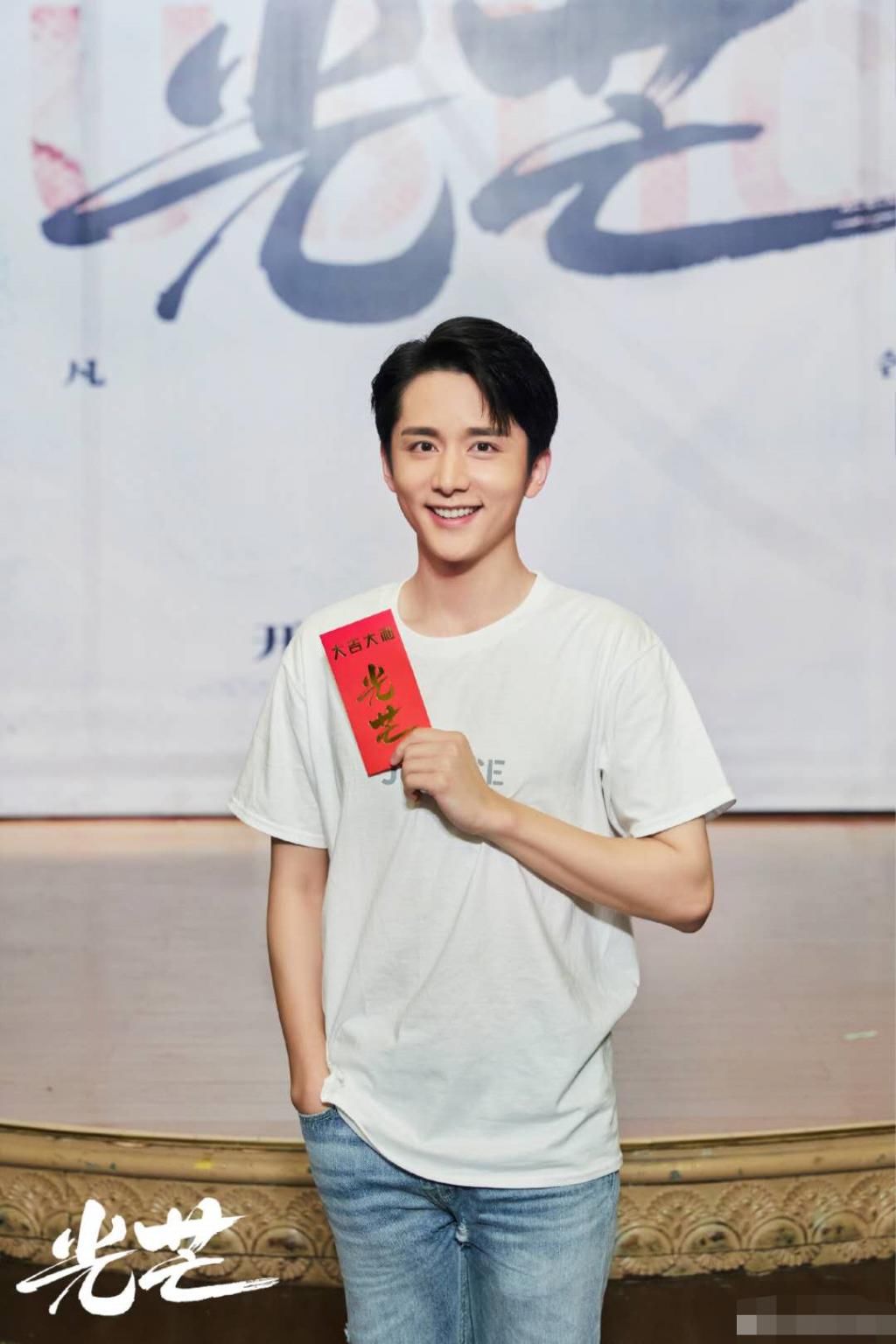 发微|张新成发微博回应撞脸事件，内容仅四字，但破梗速度令人惊叹