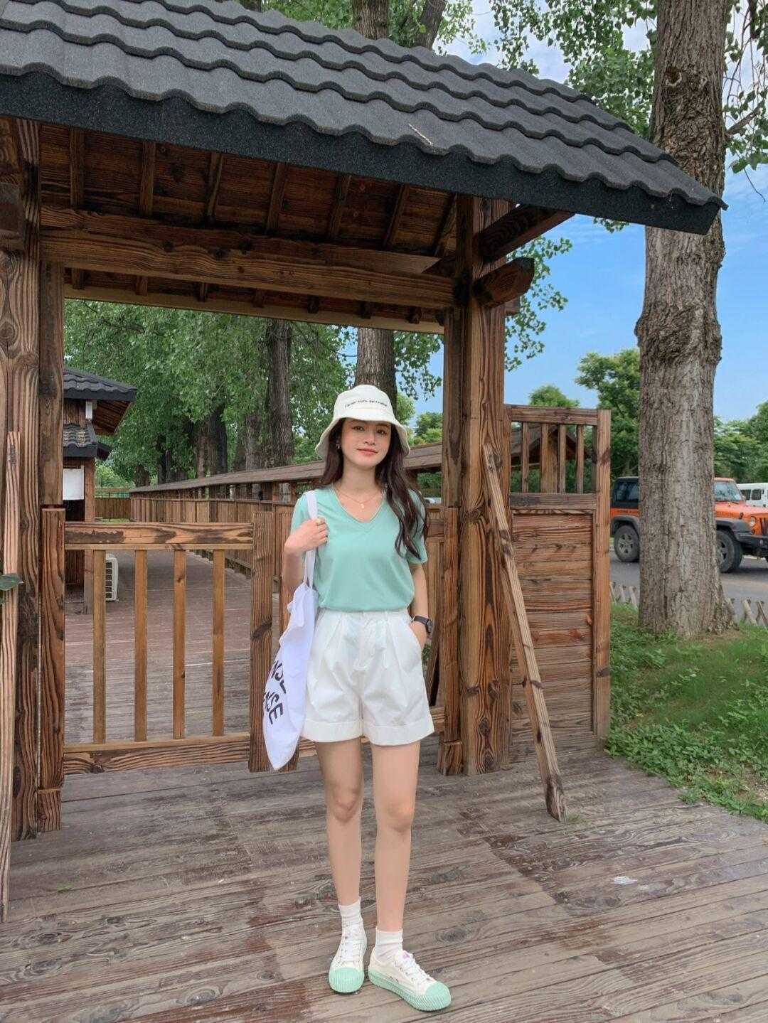 时尚博主|原来初秋T恤还能这样穿,简约而不简单,优雅还减龄