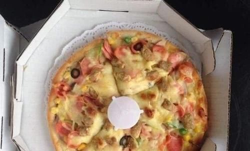 披萨中间的“小凳子”有啥用不懂的话,多年的披萨白吃了