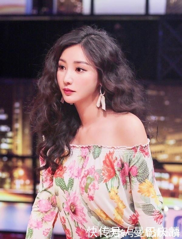 黑长直|女人过了50岁,尽量避开这3种发型,尤其是第2种,又老又土气