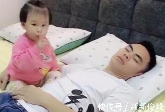 亲子关系|“坑娃老爸”带棉袄撸串,看娃吃不到直接上脚,闺女:亲生的?