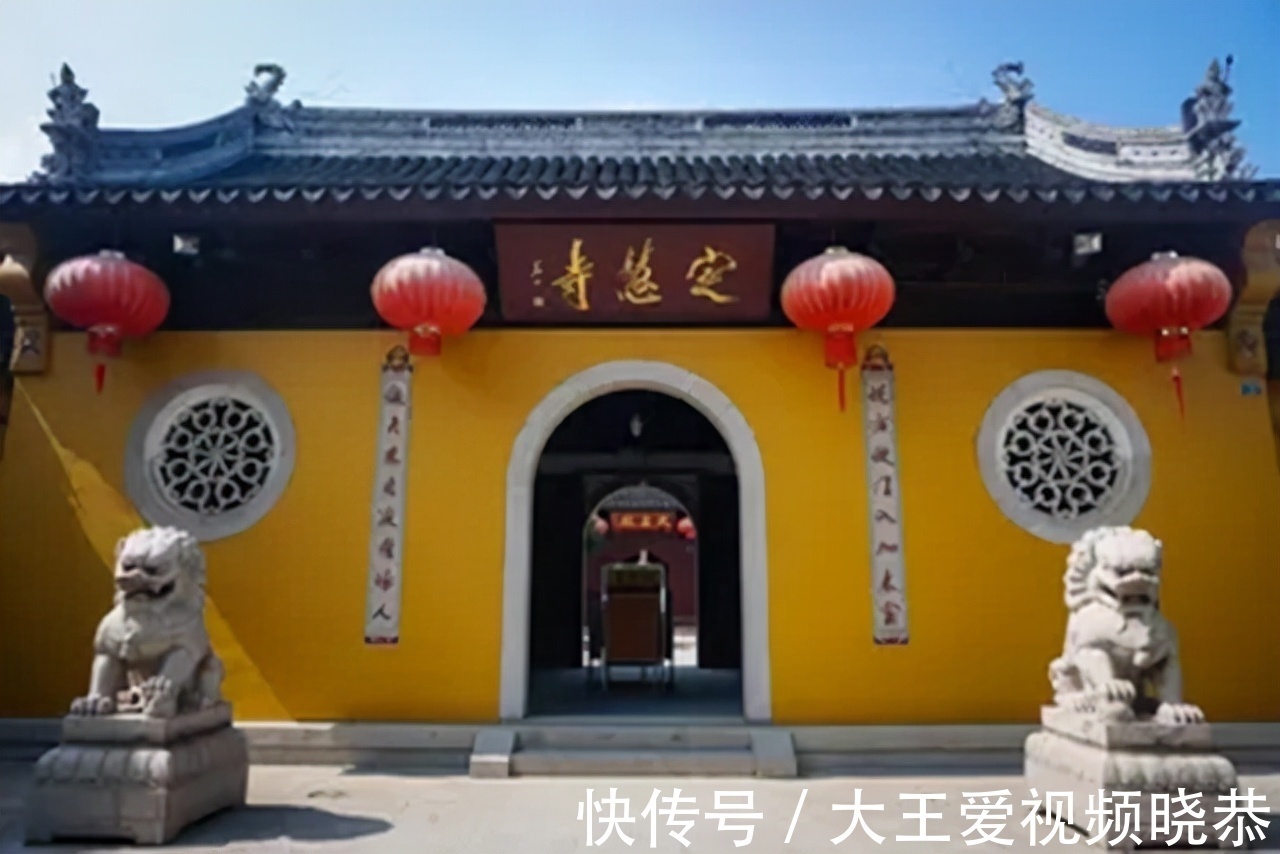 僧袍#这位女住持与两位和尚结婚，开豪车、住别墅，还在僧袍里穿黑丝